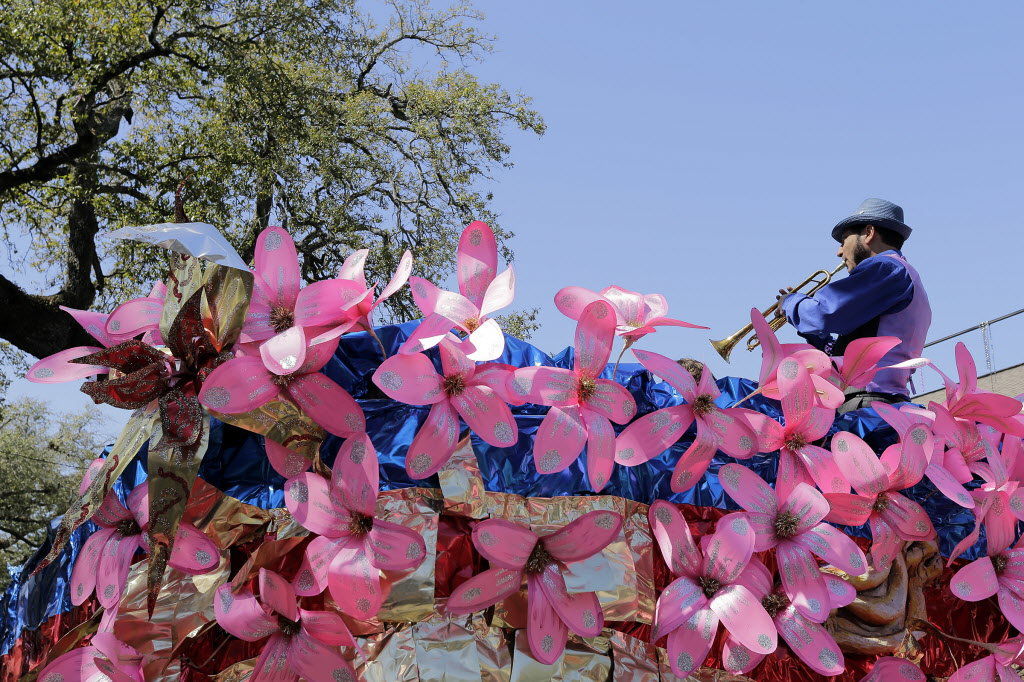 Krewe of Mid-City 2017 rolls in New Orleans: See Mardi Gras parade photos